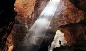 Goa Jomblang, Pesona Cahaya Surga dari Perut Bumi