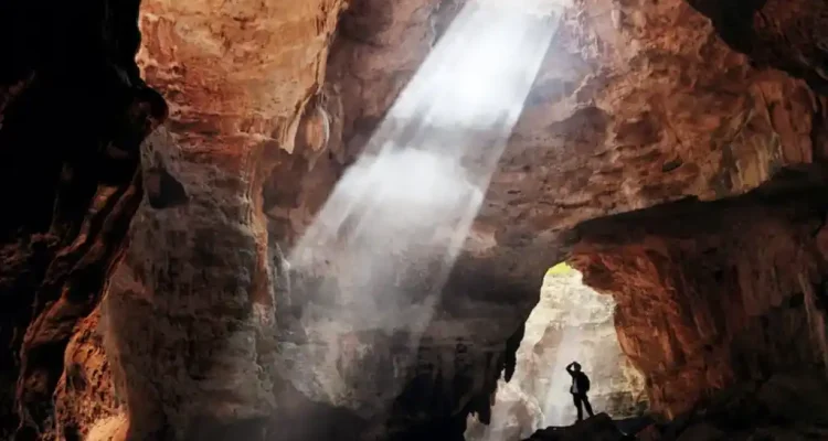 Goa Jomblang, Pesona Cahaya Surga dari Perut Bumi